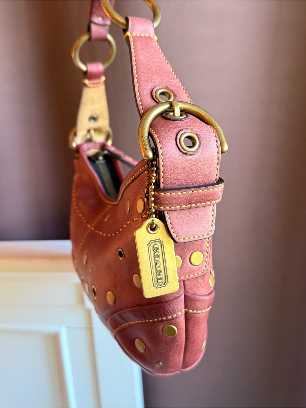Vintage Coach red studded hobo bag with gold hardware - Picture 3 of 8